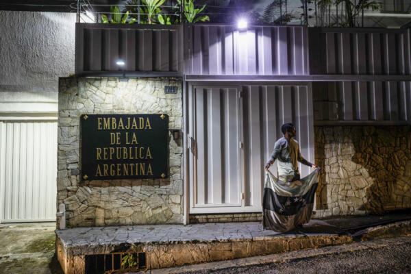 Trece países exigen en la OEA salvoconducto para asilados en embajada Argentina en Caracas