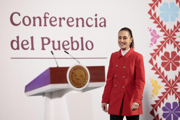 La presidenta de México, Claudia Sheinbaum, asiste a su conferencia de prensa matutina en Palacio Nacional de la Ciudad de México