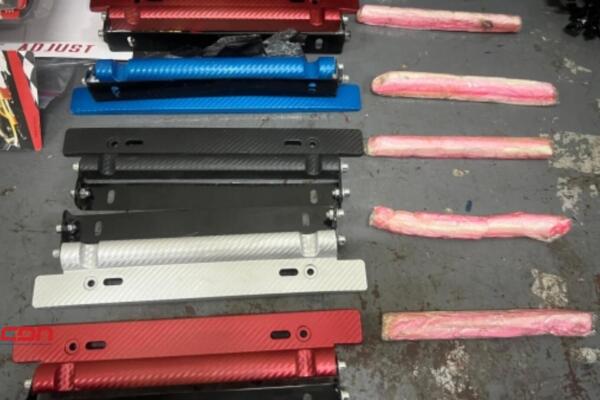 DNCD ocupa porta placas y dispositivo electrónico de vehículo llenos de cocaína. (foto, fuente externa)