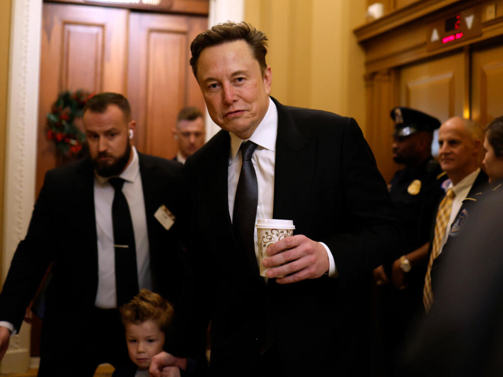 Elon Musk es tan rico que hace que Bezos y Zuckerberg parezcan pobres