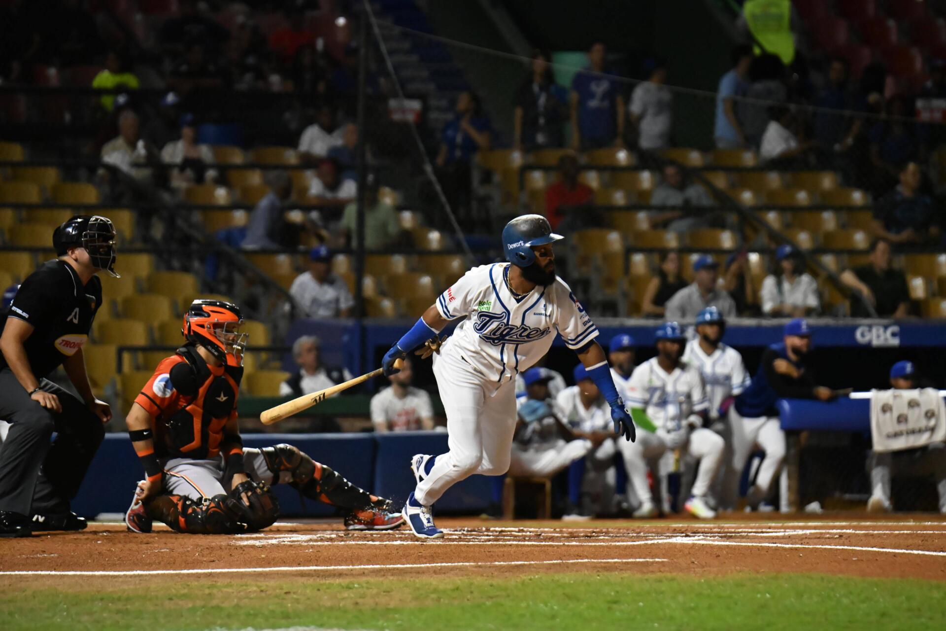Licey blanquea a Toros; los taurinos se alejan de posible clasificación