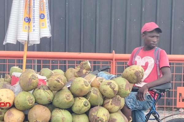 Los haitianos en la República Dominicana salieron a trabajar con normalidad este miércoles en el Distrito Nacional. (foto, CDN)