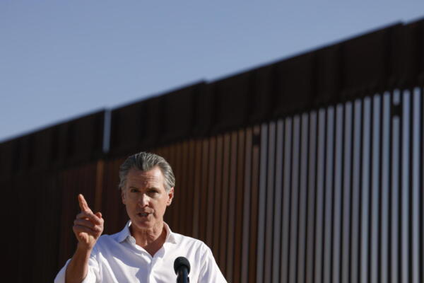 El gobernador de California afirma que Trump aún no ha respondido a su invitación