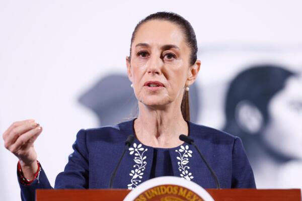 La presidenta de México, Claudia Sheinbaum, habla durante su conferencia matutina este viernes, en el Palacio Nacional en la Ciudad de México 