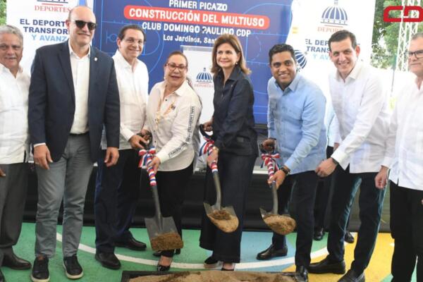 Palazo de honor para dejar iniciados trabajas del Multiuso del Club Domingo Paulino (CDP)