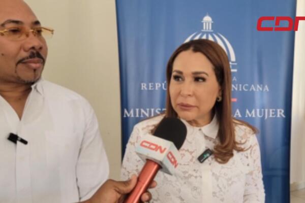 Alcalde Laureano Santana y la ministra de la Mujer, Mayra Jiménez.