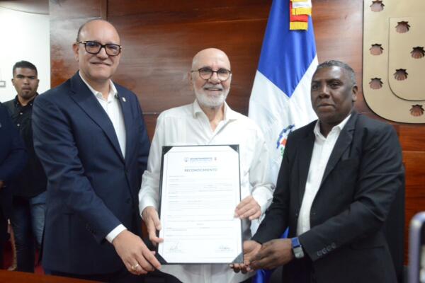 José Guillermo Sued, destacado locutor dominicano.