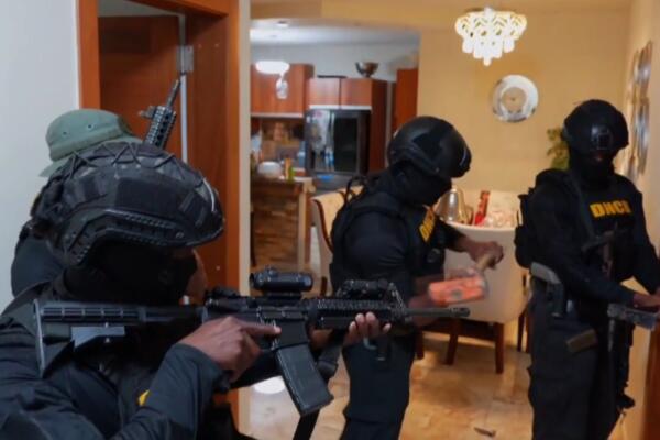 Agentes de la Dirección Nacional de Control de Drogas (DNCD) durante allanamientos operación Panthera 7 (Fuente externa)