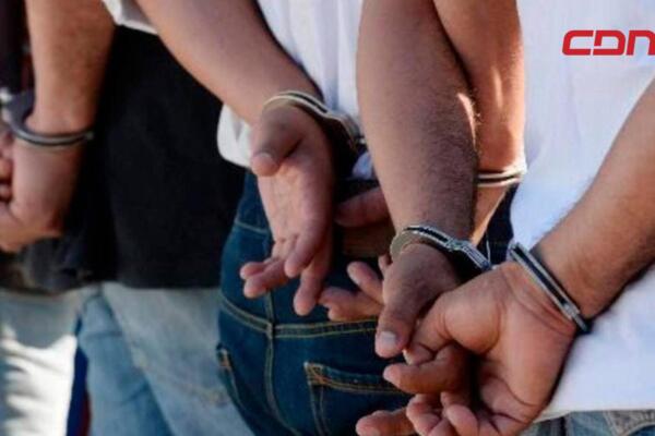 Varios arrestados en diferentes puntos del país por robo, estafa y violencia.