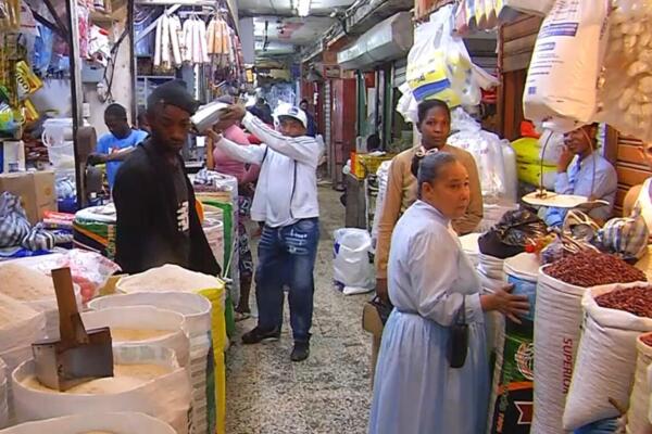 Asociaciones de comerciantes dijeron que productos como el café, aceite, ajo y cebolla aumentaron de precio en la entrada de este año 2025.