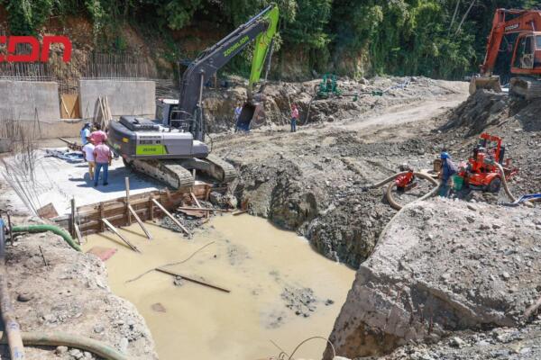 Construcción del esperado nuevo acueducto en Villa Altagracia.