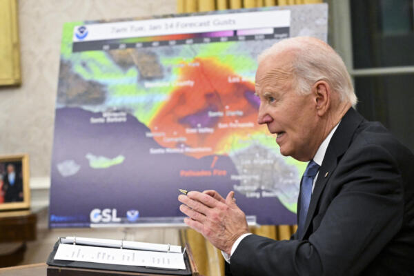 Presidente estadounidense Joe Biden habla durante una sesión informativa sobre la respuesta federal a los incendios forestales en Los Ángeles.
(Photo by ROBERTO SCHMIDT / AFP)