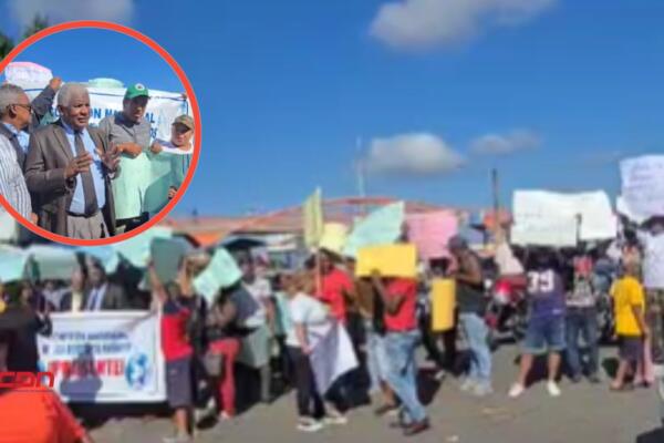 Buhoneros del Kilómetro Nueve de la Autopista Duarte se manifestó este miércoles en protesta por la falta de indemnización. (foto, fuente externa)