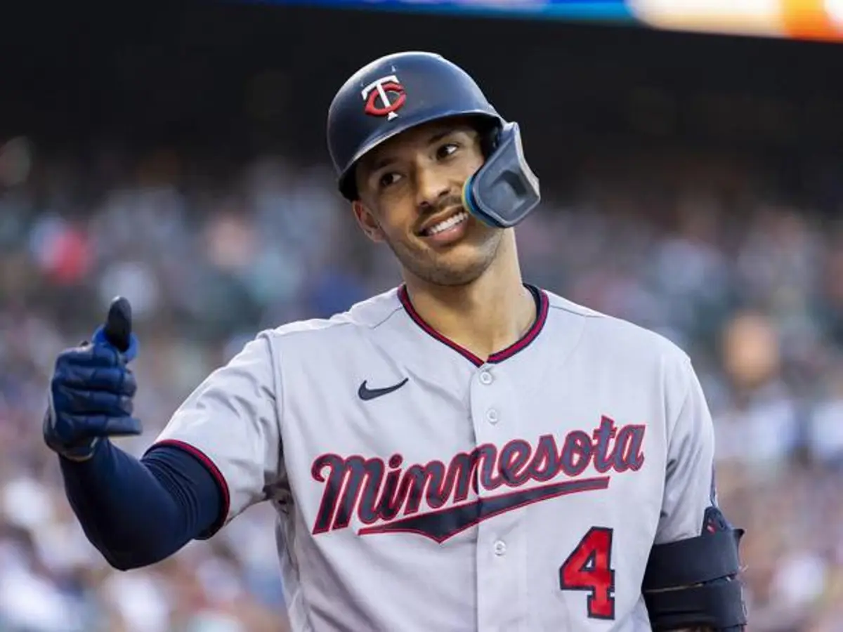 “Carlos está en una excelente posición ahora mismo”, comentó el viernes Derek Falvey, presidente del departamento de operaciones de béisbol de los Mellizos. “Nuestro coach de bateo [Matt Borgschulte] acaba de visitarlo y dijo que físicamente ya está en forma de mitad de campaña.”