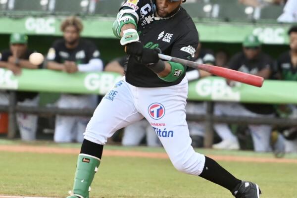 Robinson Canó y Wilfredo Tovar fueron los responsables de producir las primeras dos carreras de las Estrellas, que con su triunfo se ubican en solitario en la segunda posición del “Todos contra Todos” con marca de 3-2, 