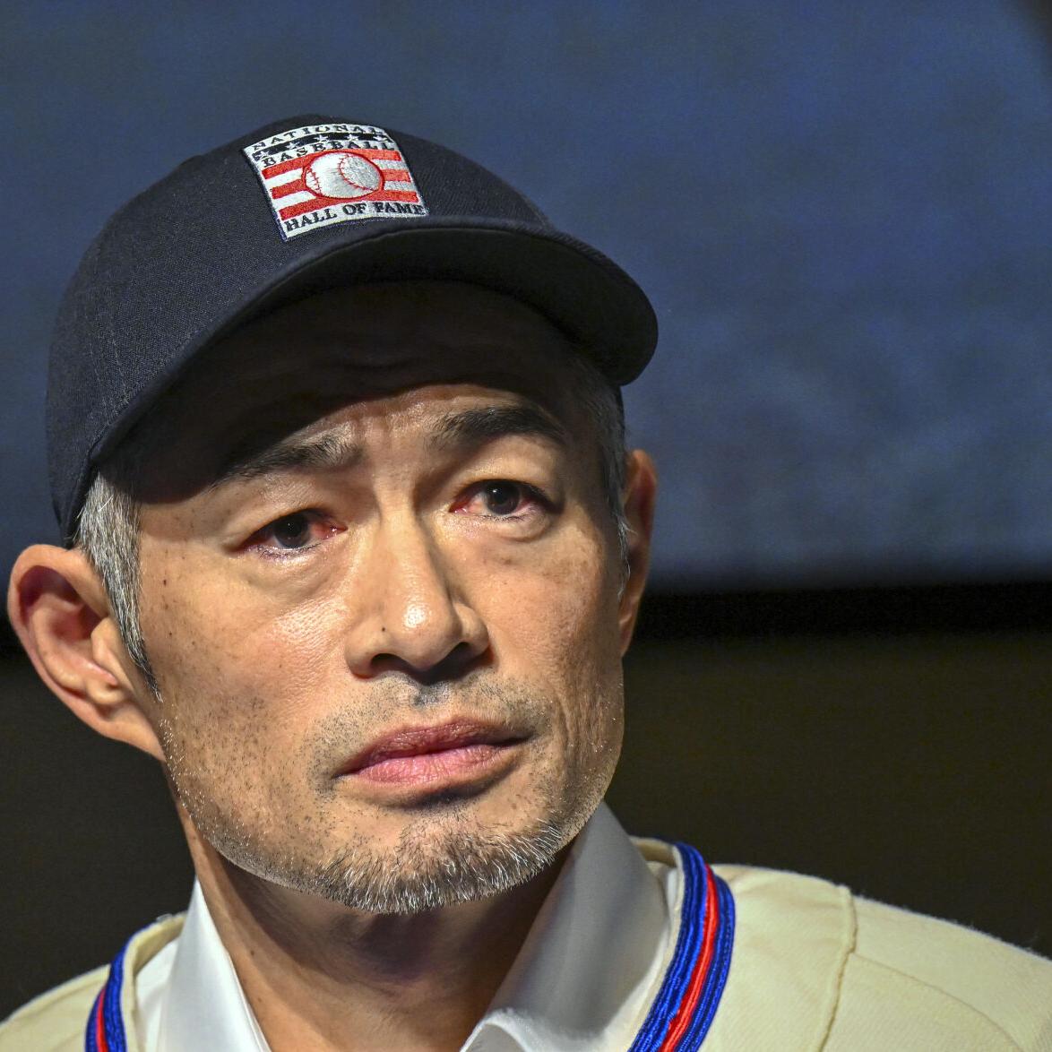 "Pude recibir muchos votos de los escritores, y estoy agradecido por ello, pero hubo un escritor que no votó por mí", dijo Ichiro Suzuki. "Me gustaría invitarlo a mi casa, tomar algo juntos y tener una buena conversación".