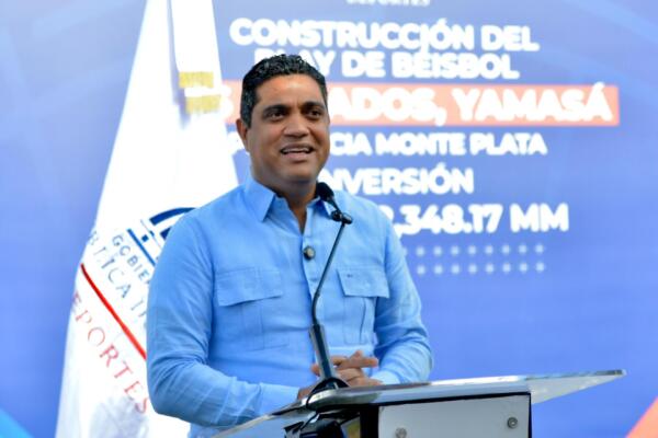 Kelvin Cruz proclamó que la rehabilitación contempla una inversión de unos 20 millones de pesos, gracias al presidente Abinader, que lo prometió a la juventud y la población de Los Botados, de unos 23 mil habitantes.