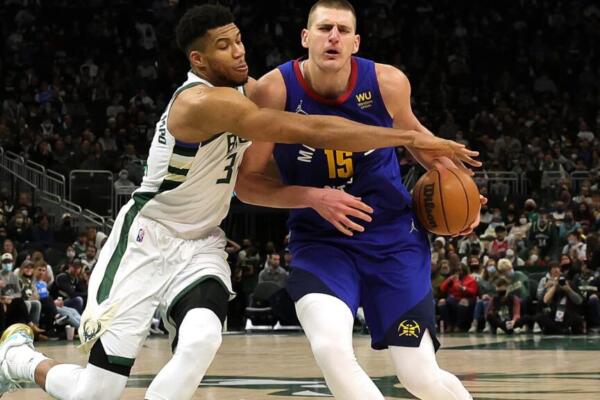 Jokic lidera las votaciones en el Oeste con más de 1,4 millones de votos y Antetokounmpo lo hace en el Este con más de 1,7 millones de votos.