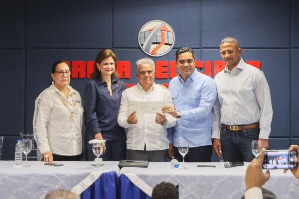 Para la vicepresidenta estos actos constituyen “un paso más hacia un Santiago más fuerte y una República Dominicana llena de oportunidades”.