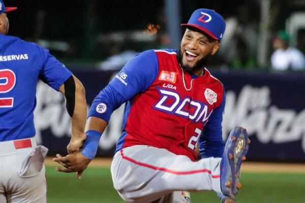 “Estoy contento de que a esta edad pueda jugar así, a este nivel. Estoy feliz de poder ser invitado por los Leones del Escogido para seguir representando a mi país, me siento súper orgulloso, contento y siempre que pueda representar a mi país, lo haré de todo corazón”, expresó el petromacorisano.