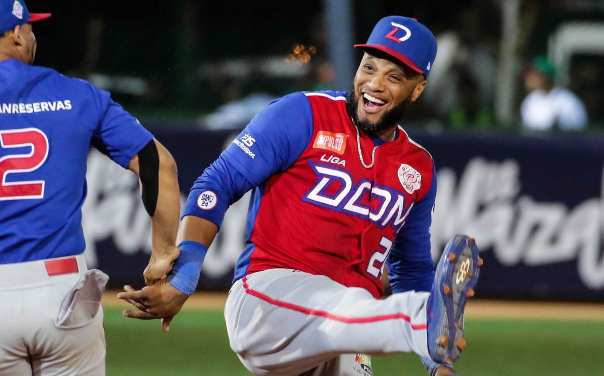 “Estoy contento de que a esta edad pueda jugar así, a este nivel. Estoy feliz de poder ser invitado por los Leones del Escogido para seguir representando a mi país, me siento súper orgulloso, contento y siempre que pueda representar a mi país, lo haré de todo corazón”, expresó el petromacorisano.