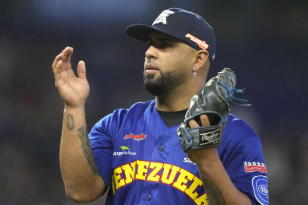 El nativo de Barquisimeto, cuenta con un arsenal de tres lanzamientos: recta de cuatro costuras (93.2 mph), Slider (81.7 mph) y curva (80.4 mph). 