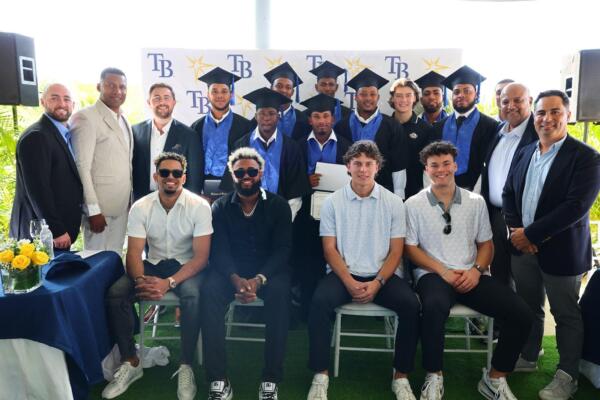 Se trata de la primera graduación ordinaria realizada propiamente por el equipo, que incluyó además a tres exjugadores, hoy en día, integrantes del staff de trabajo de su academia en República Dominicana.