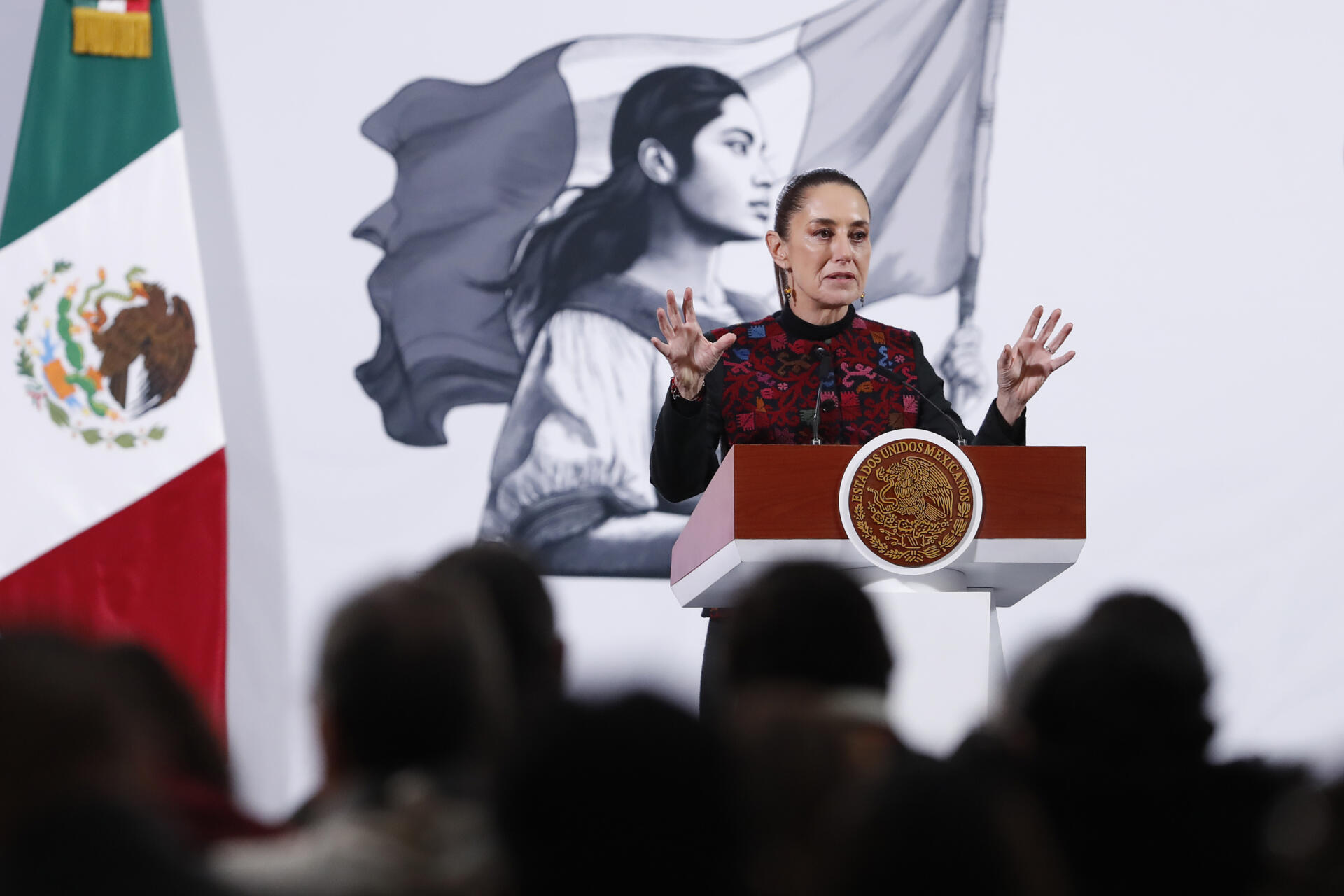 Sheinbaum afirma que en México "gobierna el pueblo", no el narcotráfico