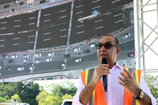 Ministro de Obras Públicas y Comunicaciones, Deligne Ascención.