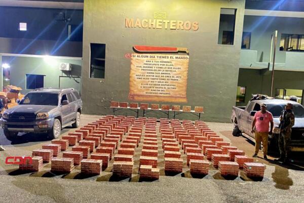 Los vehículos y la mercancía introducida al país de manera ilegal fueron puestos bajo custodia militar. (foto, fuente externa)