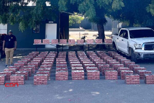 La camioneta detenida es una Toyota Tundra, color blanco, placa L363485. (foto, fuente externa)