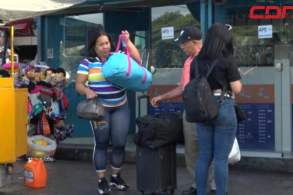 Ciudadanos reportando de los pueblos hacia la capital para regresar a sus cotidianidades. 