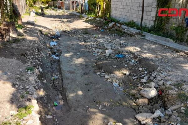 Residentes piden arreglo de sus calles, las cuales están en deplorables condiciones. 