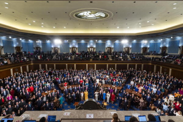 Representantes del 119º Congreso prestan juramento en el suelo de la Cámara en el primer día de su sesión en el Capitolio de EE. UU. EFE/EPA/Jim Lo Scalzo