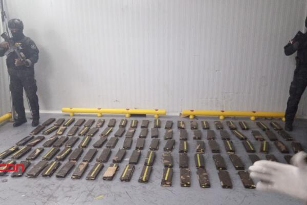DNCD frustra envío a Europa de 392 láminas, presumiblemente cocaína escondida en cajas de bananos. (foto, fuente externa)