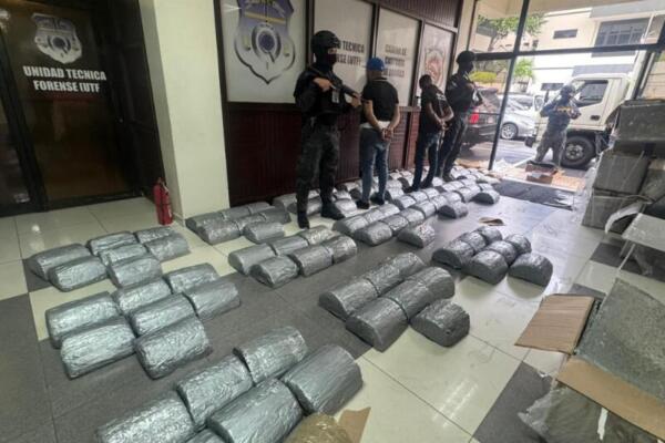 La Dirección Nacional de Control de Drogas (DNCD) incauta presunta marihuana en operativo.