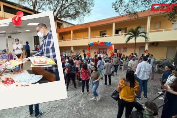 Dirección General de Desarrollo de la Comunidad en actividad entregando juguetes. 