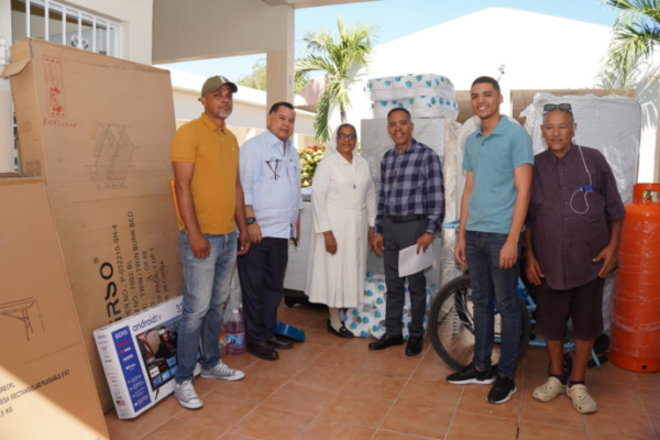 Desarrollo de la Comunidad lleva ayuda a hogar de adultos mayores en Neiba
