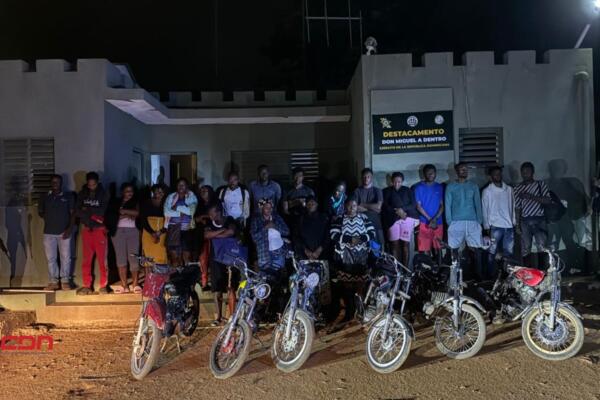 La jeepeta, marca Honda, modelo CRV, color azul, fue detenida en la comunidad de Ranchadero. (foto, fuente externa)