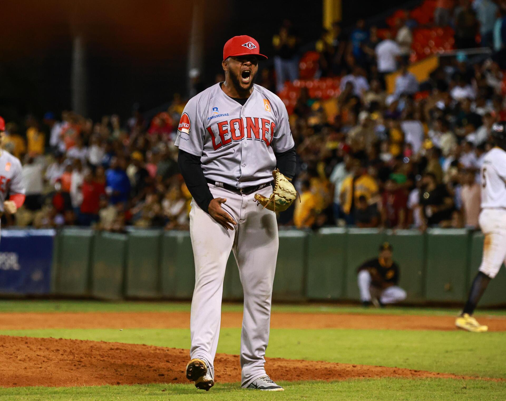 Almengó: “Me estuve preparando para Morel desde bullpen”