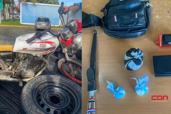 Le ocuparon dos porciones de un polvo blanco, presumiblemente cocaína. Foto: Fuente externa 