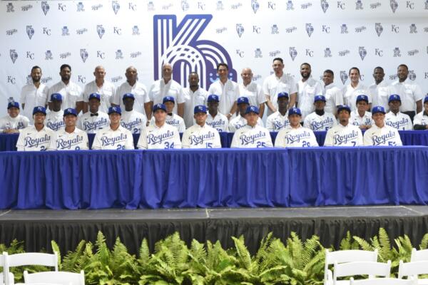 EJECUTIVOS DE LOS REALES DE KANSAS CITY CON NUEVOS JUGADORES