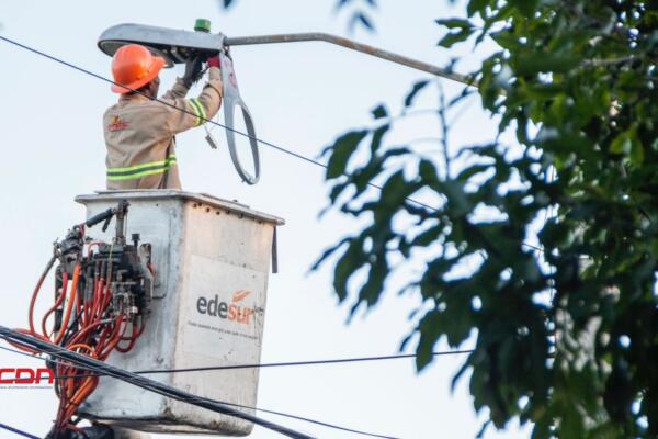 Edesur mejora iluminación con sustitución y reparación de 31,491 lámparas en el Distrito Nacional y otras localidades. (foto, fuente externa)