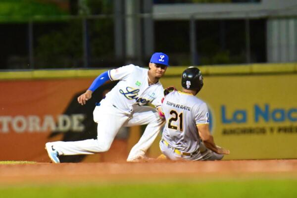 El Licey se burla de Águilas tras eliminarlos en LIDOM