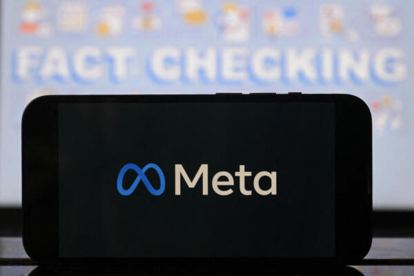 Logo de Meta. (Photo by Nicolas TUCAT / AFP)