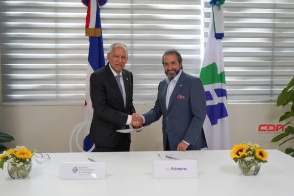 El acuerdo fue rubricado por el Doctor Rafael Sánchez Español, presidente del Homs y el Doctor Jaime Caycedo, vicepresidente de ARS Primera. (foto, fuente externa)