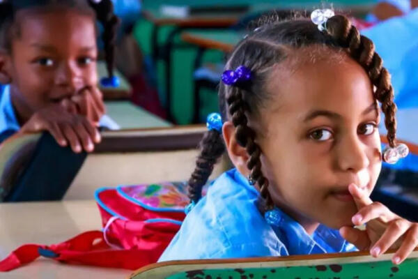 El Bono Escolar o Bono a Mil beneficia a millones de estudiantes del sistema educativo público