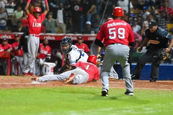 Ambos equipos jugaron la primera final de la pelota rentada y organizada en 1951.