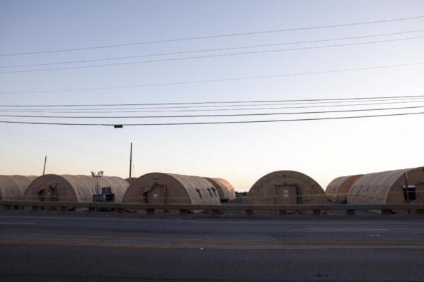 Imagen de cuarteles de la Guardia Nacional instalados en el barrio de Pacific Palisades en Los Ángeles, California. EFE/EPA/CAROLINE BREHMAN