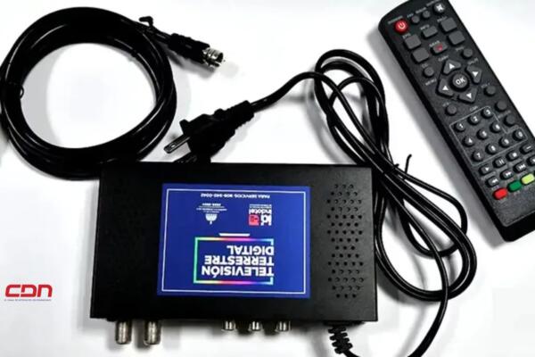Indotel entrega cajas convertidoras para la Televisión Terrestre Digital en la región norte. (Foto, fuente externa)